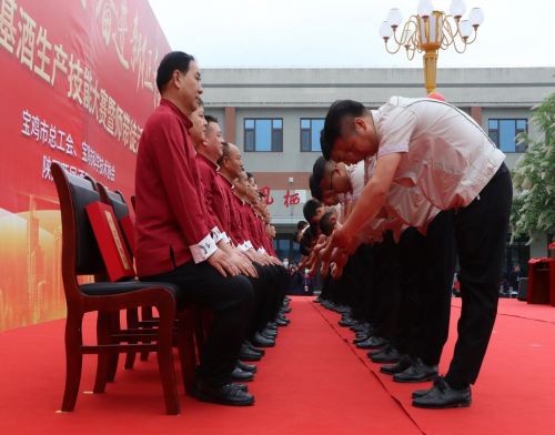 陕西西凤酒集团：传承匠心 生产线上赛技能