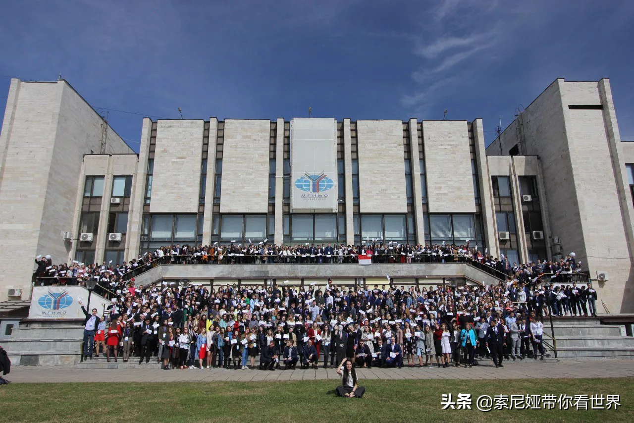 38亿游艇被没收的富豪乌斯曼诺夫：身家百亿，夫妻情投意合30年