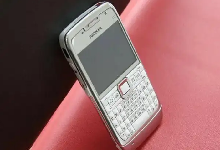 诺基亚手机想必大家都很熟悉,不得不说它确实是通信领域的大佬,2003年