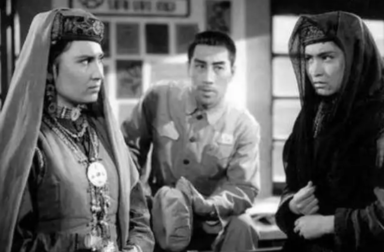 著名演员梁音：丧偶陷入悲痛，77岁时女儿撮合他与影迷再婚