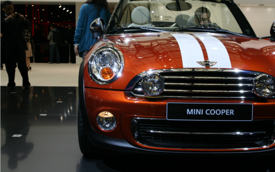 女的开什么车既实用又好看（女生开哪款车合适些）