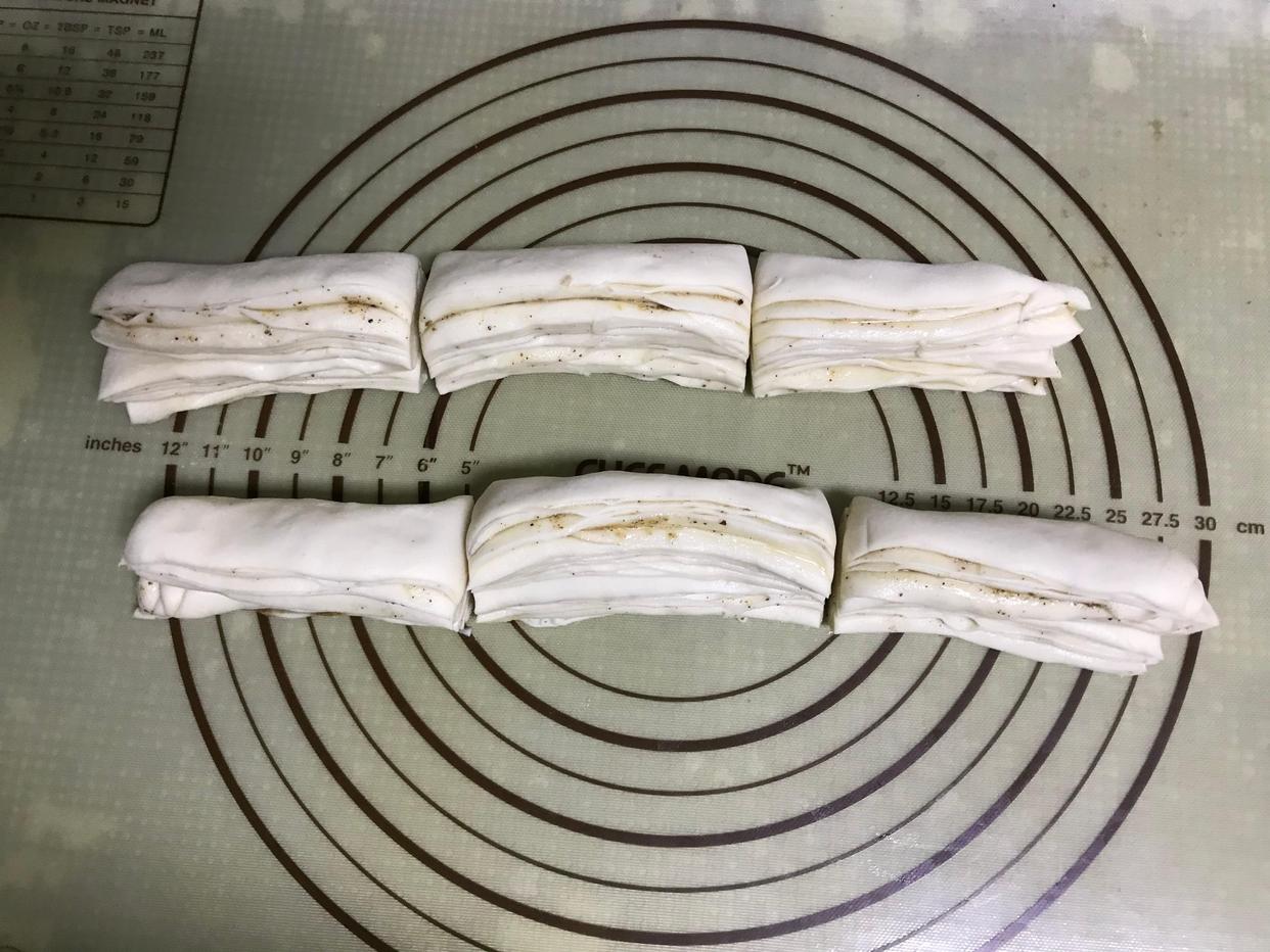 图片[9]-【椒盐千层饼】做法步骤图 层次分明 凉了也不硬-起舞食谱网