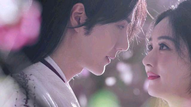 赵丽颖吻(《有翡》中王一博与赵丽颖的精彩画面,两场吻戏,看20遍都不