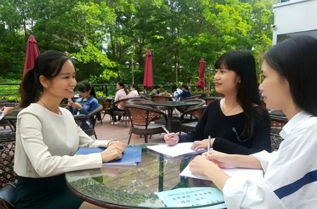 大学辅导员工资单流出，真实金额让人羡慕，难怪名校研究生抢着当