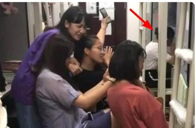 大学室友不愿AA买洗衣机，自掏腰包“上锁”使用，这样做有错吗？