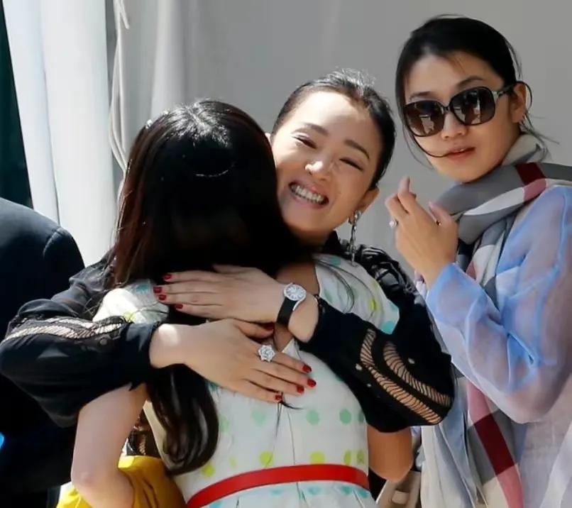 张艺谋长女张末：从巩俐手里抢回父亲，二婚嫁老外，38岁儿女双全