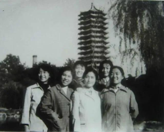 高考首位女状元：语文差1分满分，作文登人民日报，现发展如何？