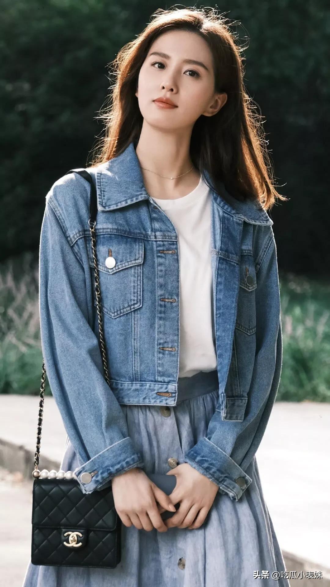 刘诗诗惊艳写真照，优雅迷人