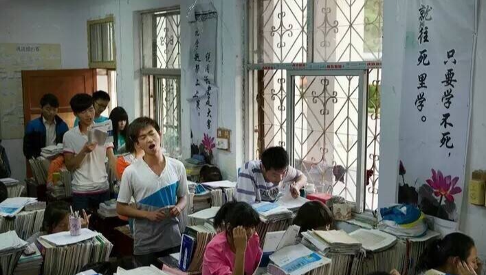 19年前，农村女孩王娜娜被人顶替身份上大学，34岁她再度高考