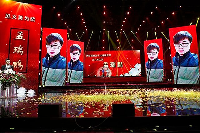 24岁大学生救人溺亡，政府奖励76万抚恤金，3年后其母诞下龙凤胎