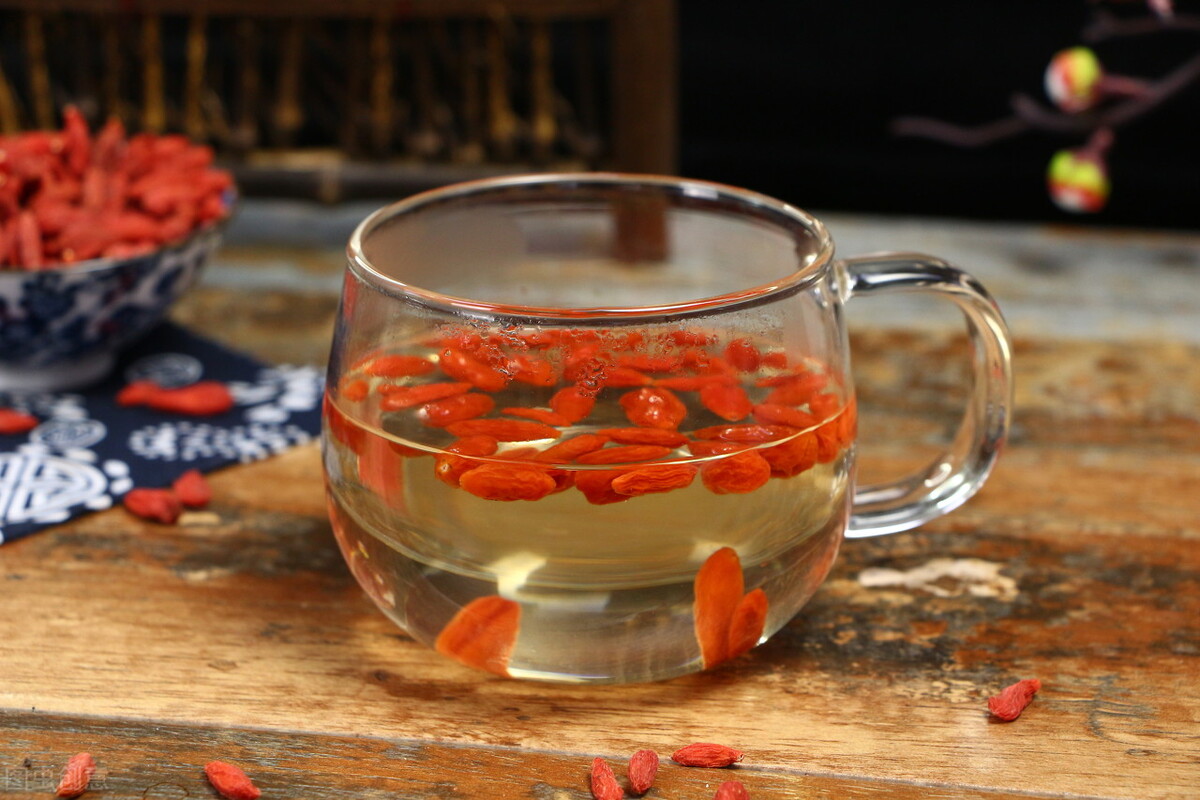 枸杞泡茶的功效 枸杞一天吃几颗最补肾-思宇生活