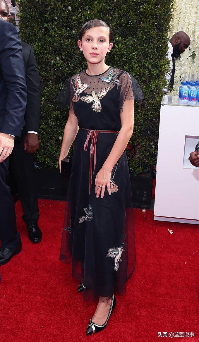 《怪奇物语》女主角越长越好看，如今18岁已经有了男朋友