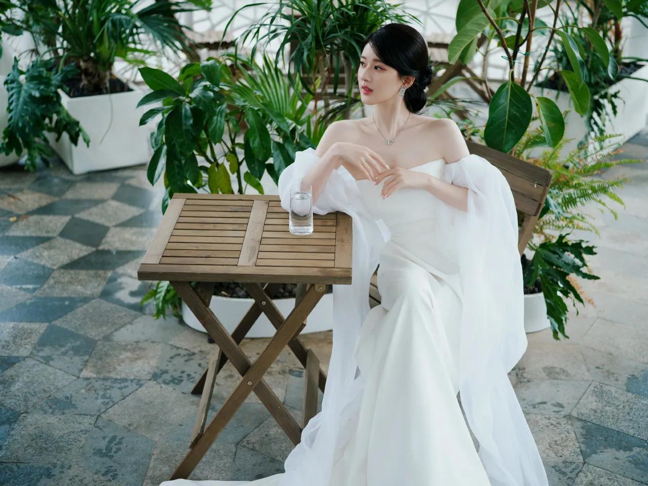 微光盛典女星争艳，赵丽颖温婉，毛晓彤优雅，看到杨颖：赢麻了