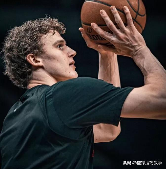 nba骑士管理层有哪些(骑士核心内线恐怕将被迫退赛半年！他刚签下4年6747万美元合同)