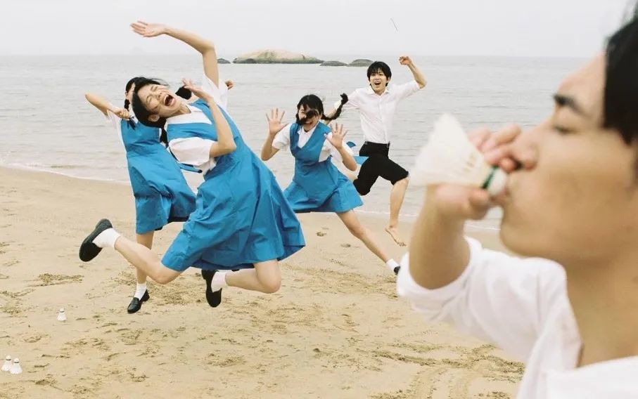 照有些平淡无奇时,不妨充分发挥你的想象力,尝试一下这种创意摄影方式