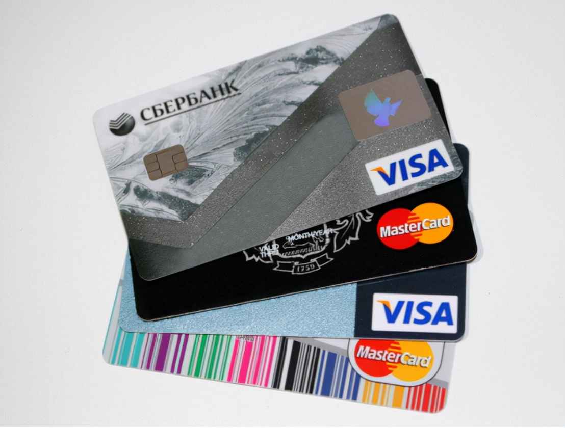 每个月都用信用卡透支，但每个月都准时还款，银行会冻结信用卡吗