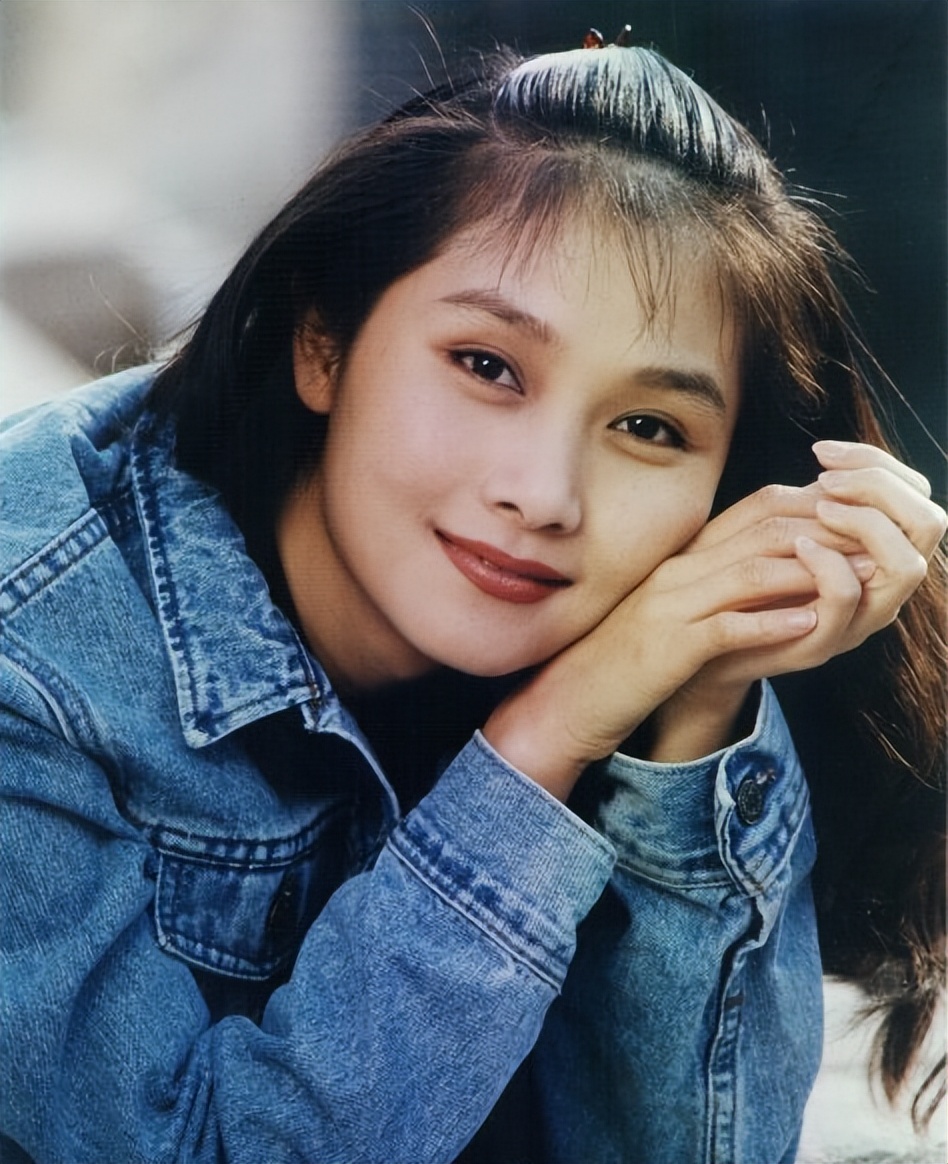 孙松的妻子是演员侯继林,比他小十岁.