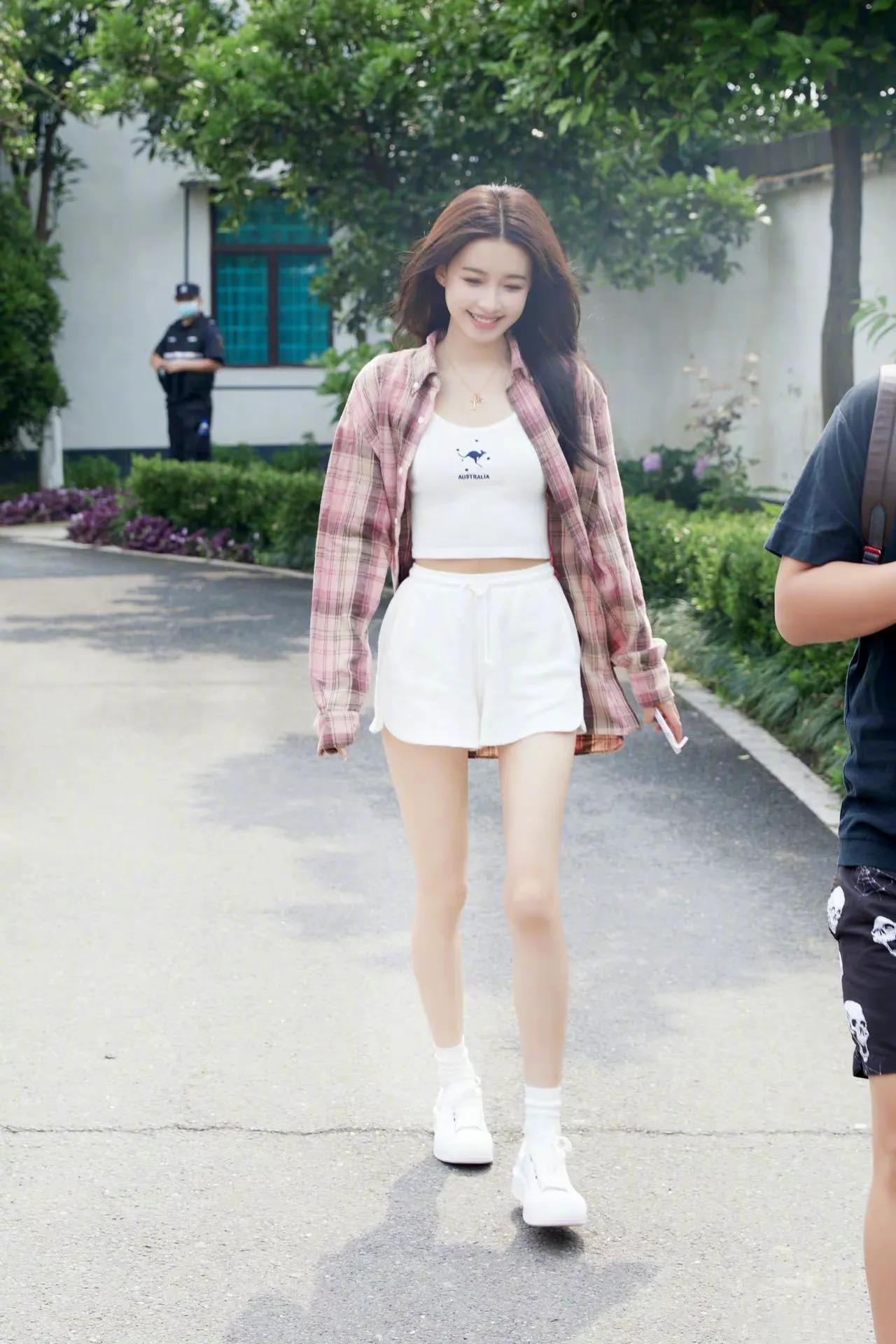 只有我现在才发现孙怡又美又甜吗？看图❤️❤️