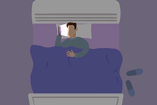 经常睡前关灯玩手机的人，后来怎么样了？伤害的不仅是眼！莫大意