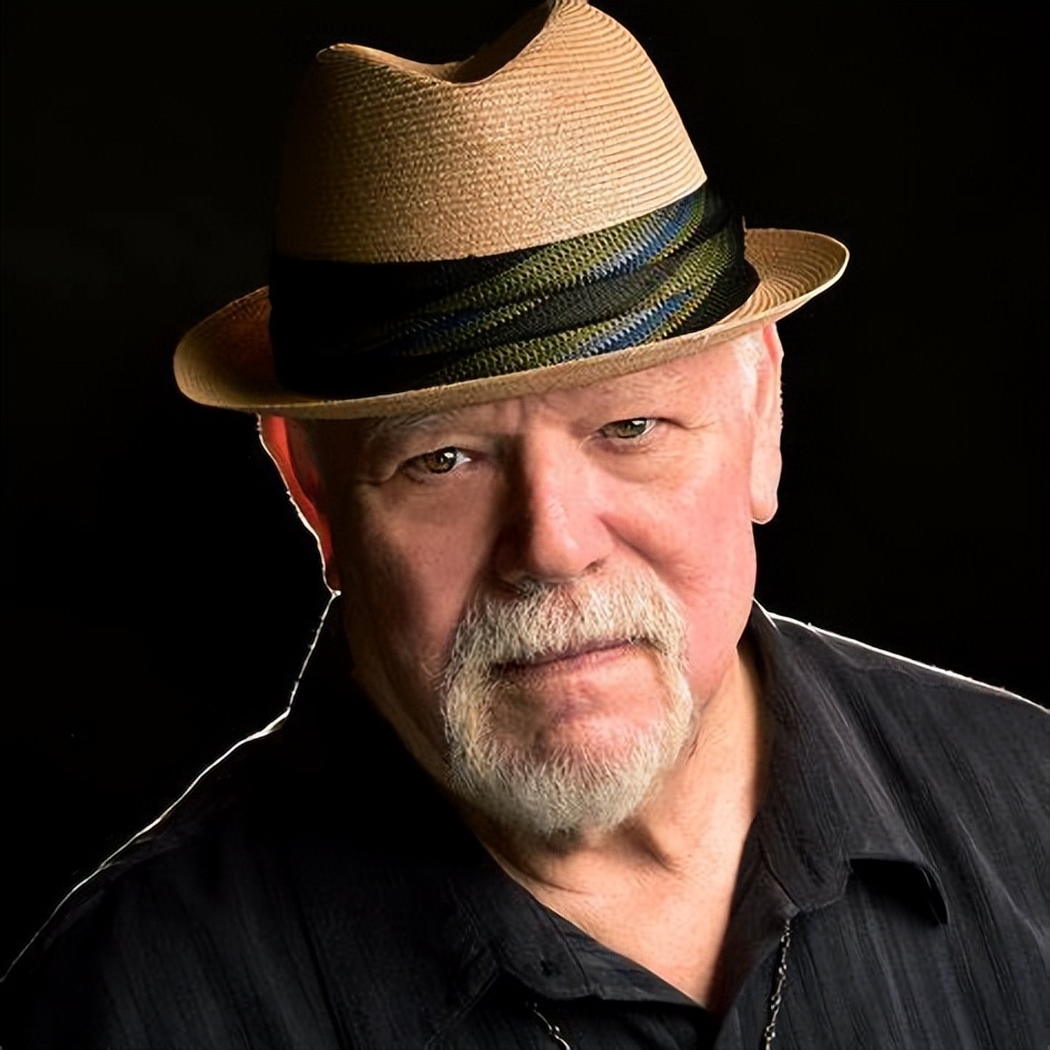 此人就是史蒂夫·霍德尔(steve hodel),前lapd重案组的探长(retired