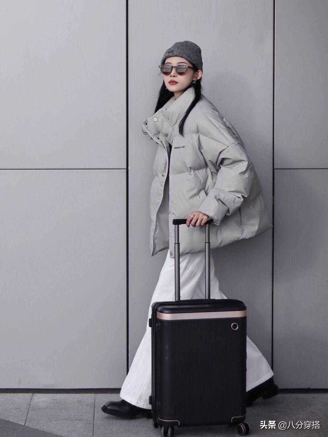 冬天的羽绒服没有时尚感吗？看看这些穿法，简洁大方。