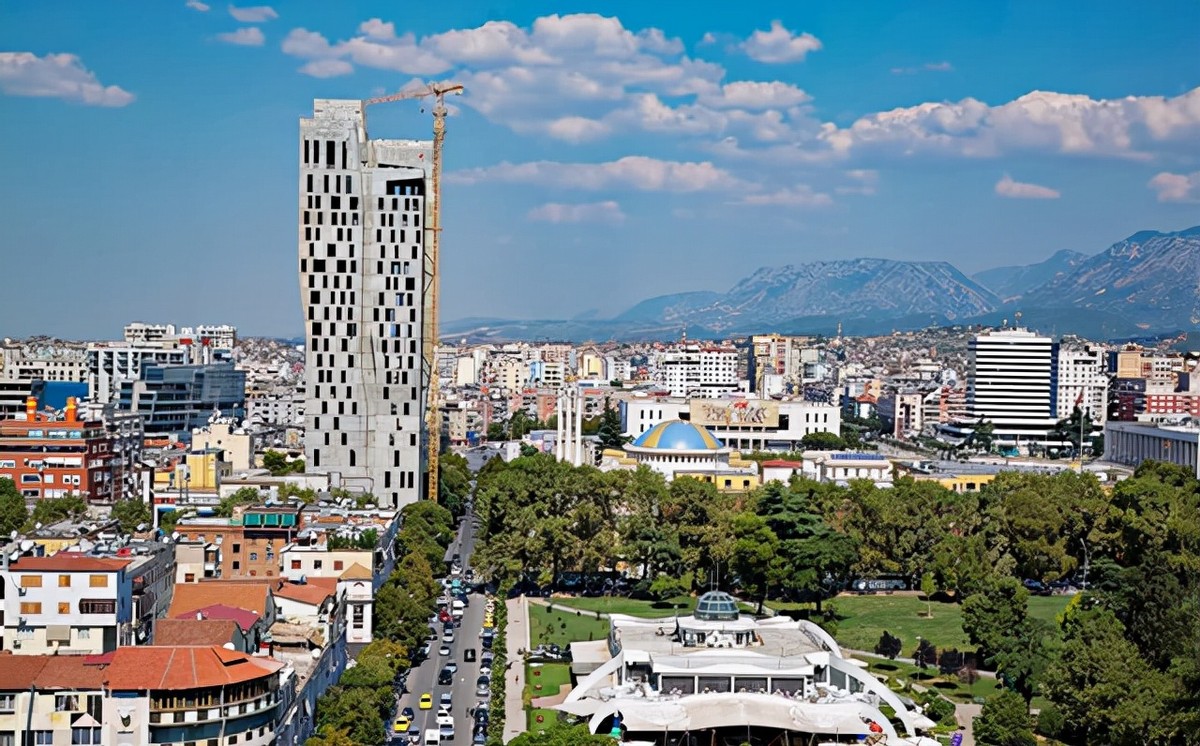 慑于铁托的强权,塞尔维亚人和阿尔巴尼亚人还勉强在科索沃地区共存着