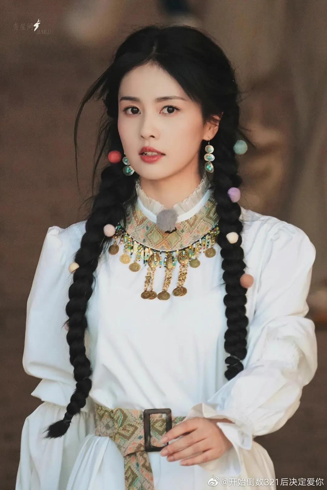 《奔跑吧》直播截图中的白鹿以及跑男新疆收官路透哦