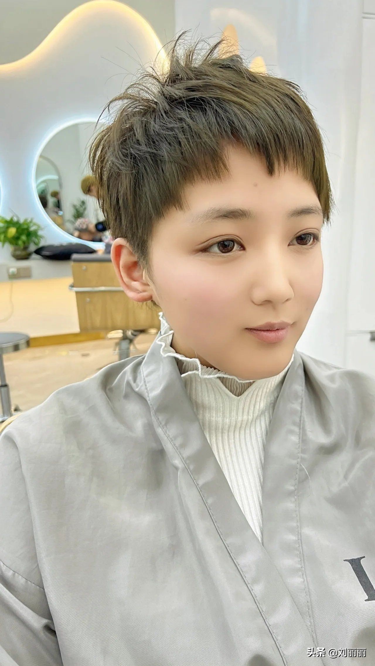 天热拒绝留长发,最火的夏日女士短发15款,剪完像整容