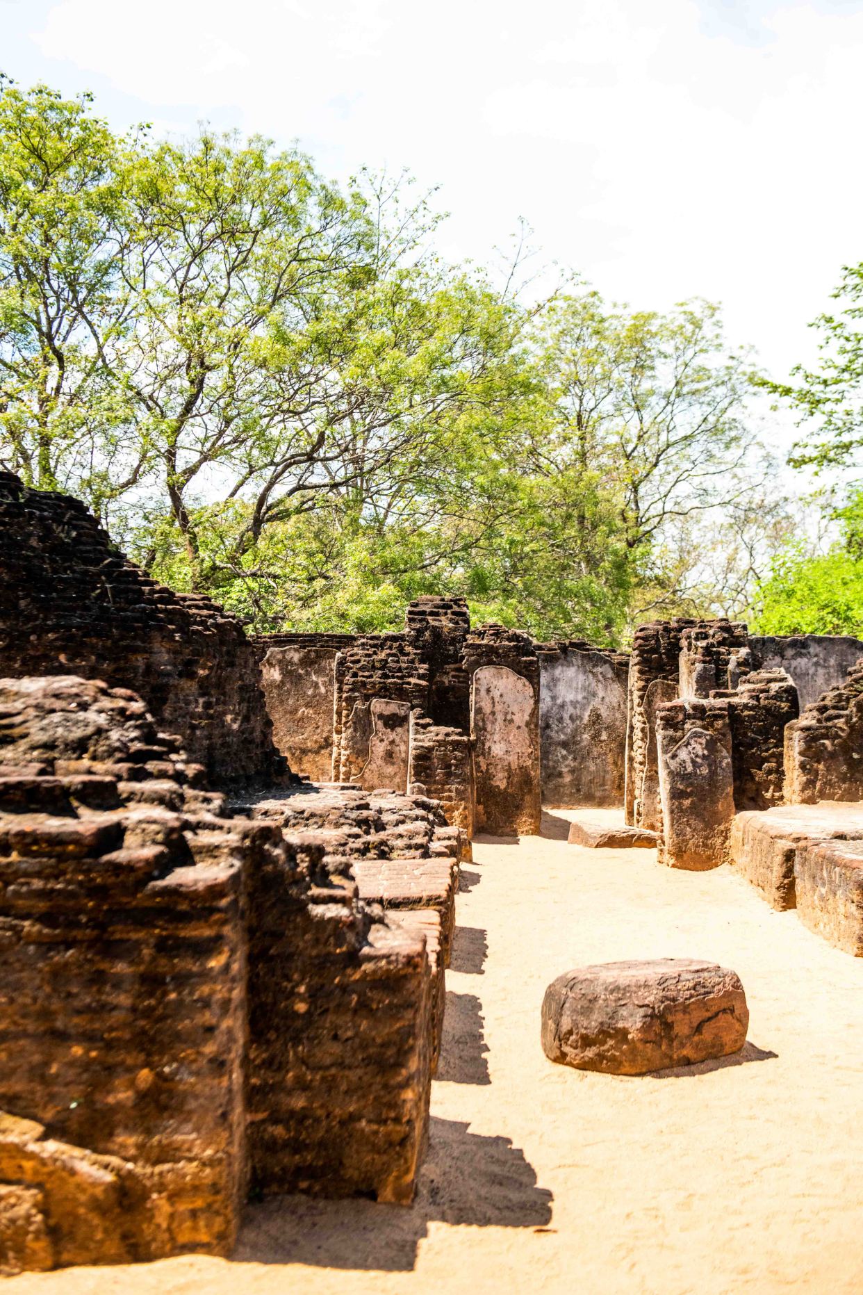 一处超脱于佛教和皇家礼仪的古城,有着精美绝伦的壁画和石雕艺术
