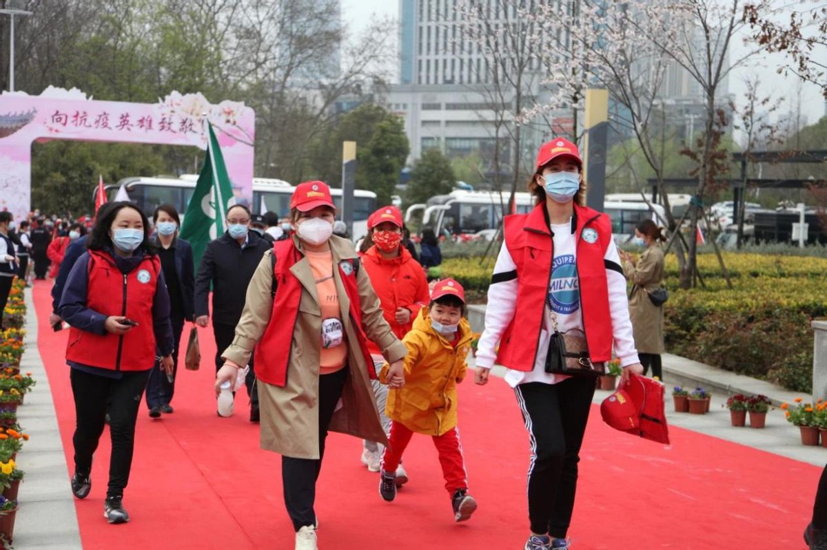 毛主席亲临视察！湖北这所高校：从“中国最美”走向“世界第一”，霸气十足！