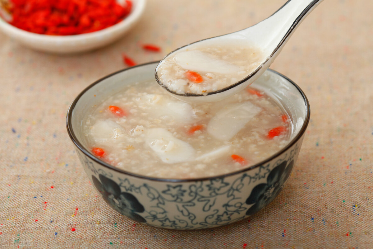 枸杞泡水可缓解眼部不適，还可辅助降糖，怎样吃最有效？