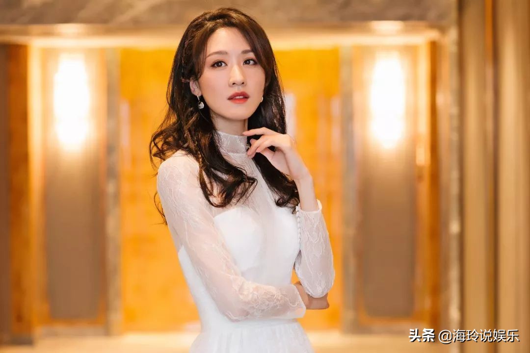 张雯，36岁至今单身的她，美得无可挑剔