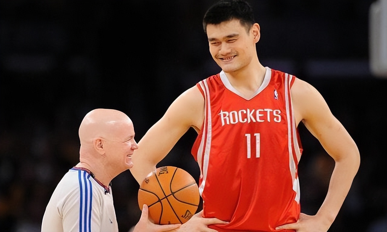 nba免费直播（超级巨星姚明+央视的免费直播，让NBA风靡全国，收费会员却毁了它）