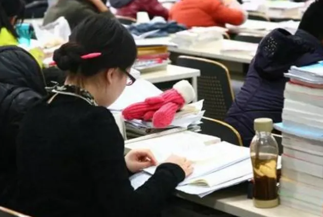 2022年考研国家分数线大涨，将有300万人落榜？学生“绷不住了”