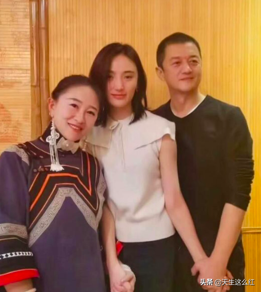 30岁超模如何拿下李亚鹏？我更好奇50岁李亚鹏如何拿下小美女