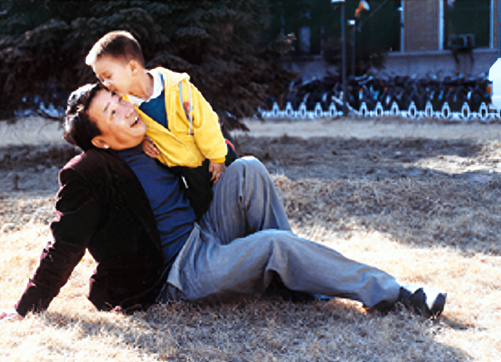 姜昆女儿姜珊:被父亲掐断明星梦,因一段相声名声被毁,至今单身