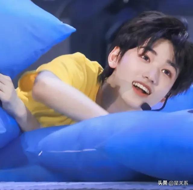 宋亚轩高考后首次“抛头露面”，然而一组照片却引发网友热议