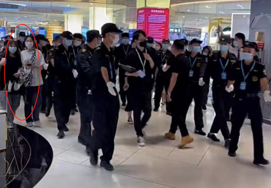 耍大牌？23岁程潇商场参加活动，保安比路人还多，网友：好大的腕