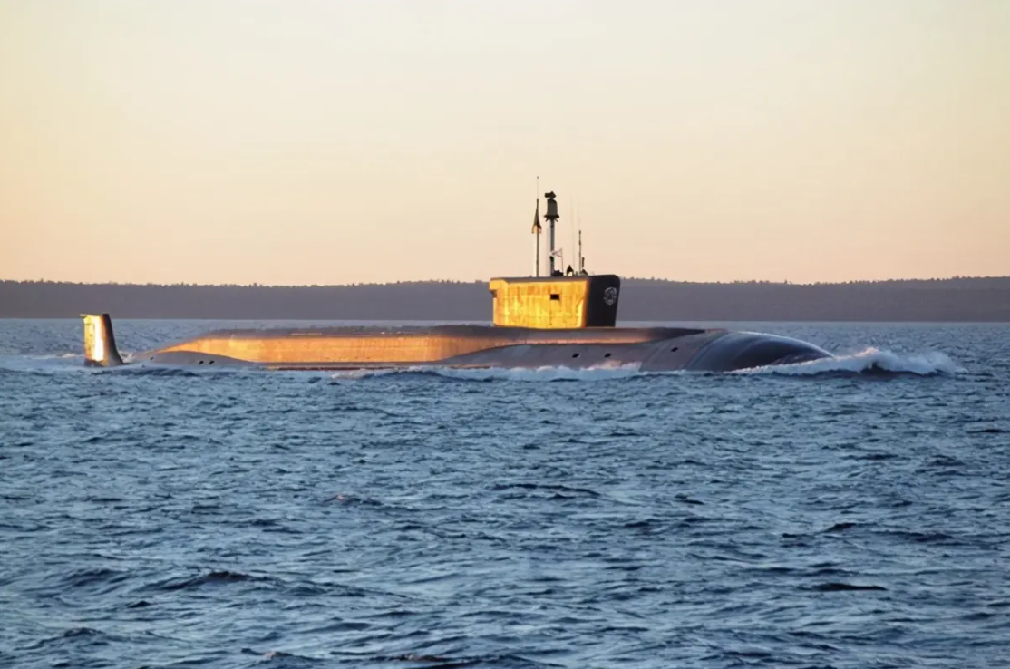 俄罗斯“北风之神”核潜艇，2分钟发射96枚核弹头