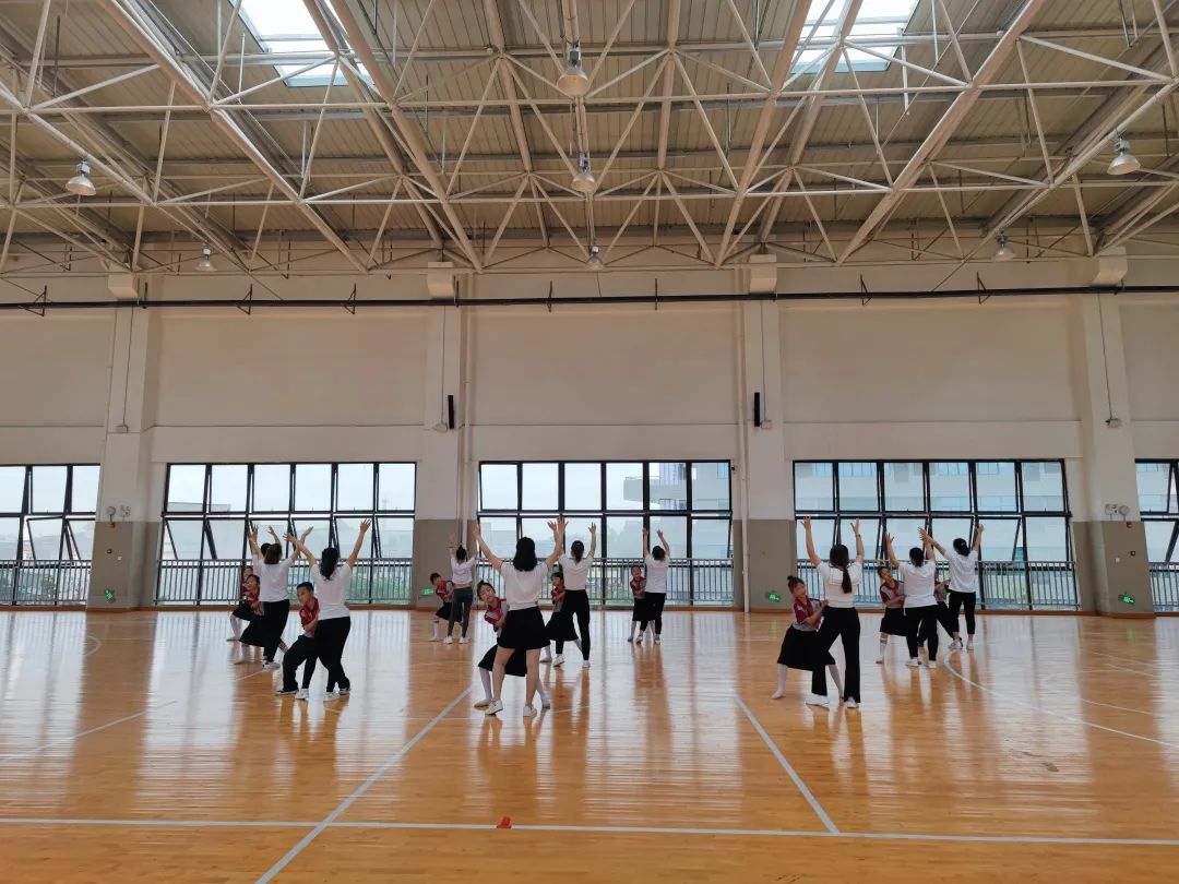 美在附小——记天府新区新兴中学附属小学开展第一届艺术节