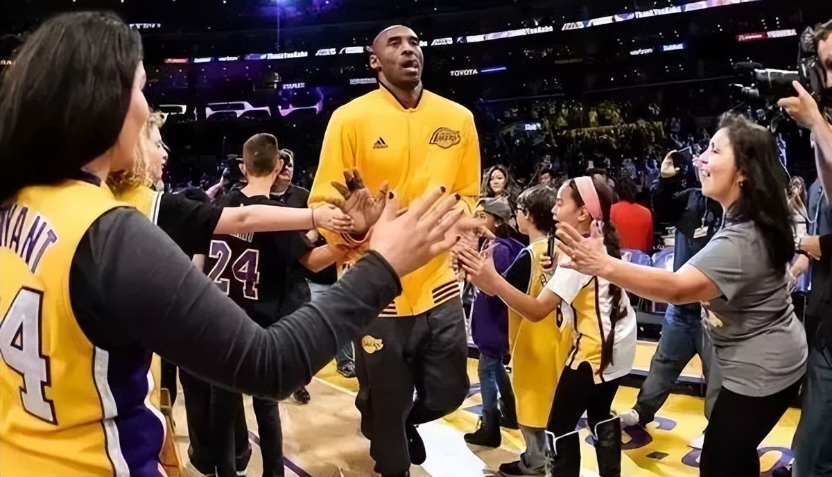 科比退役比赛回放（科比退役六周年，他和那场60分的表演，你还记得吗？）