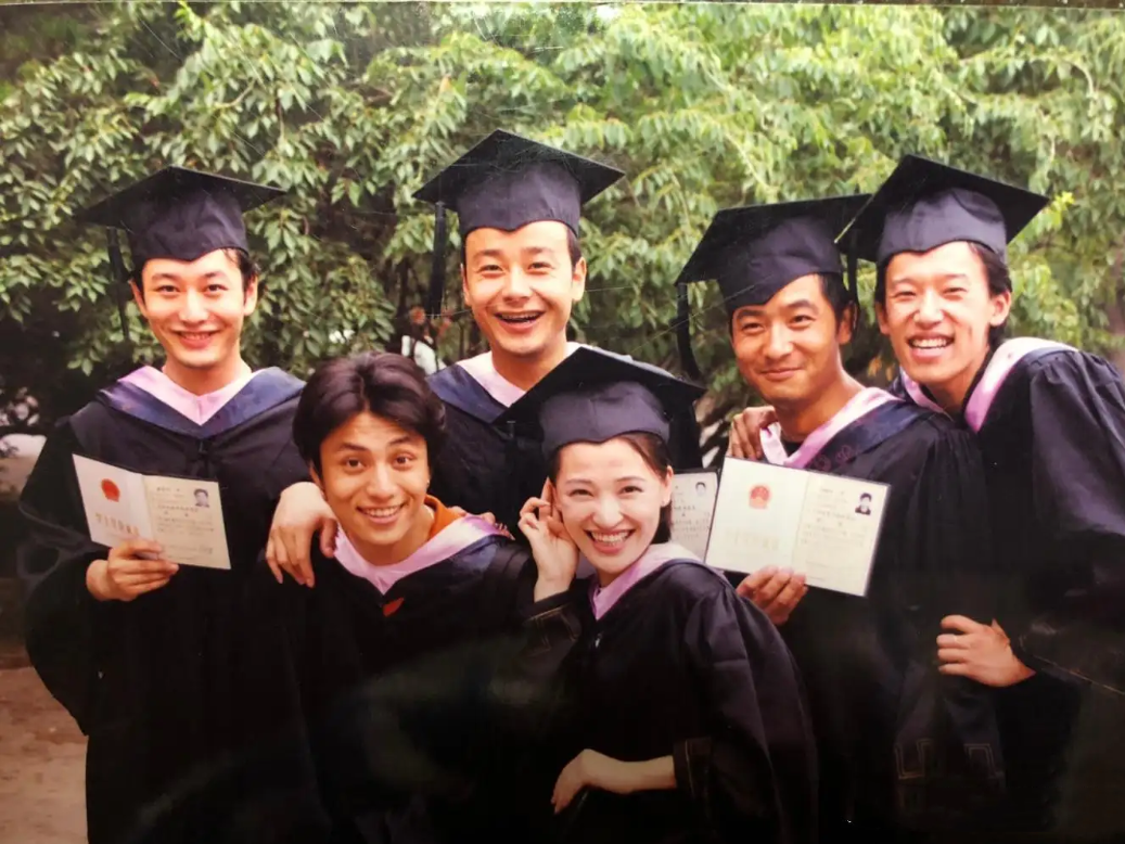 黄晓明大学同班同学,黄晓明哪个大学