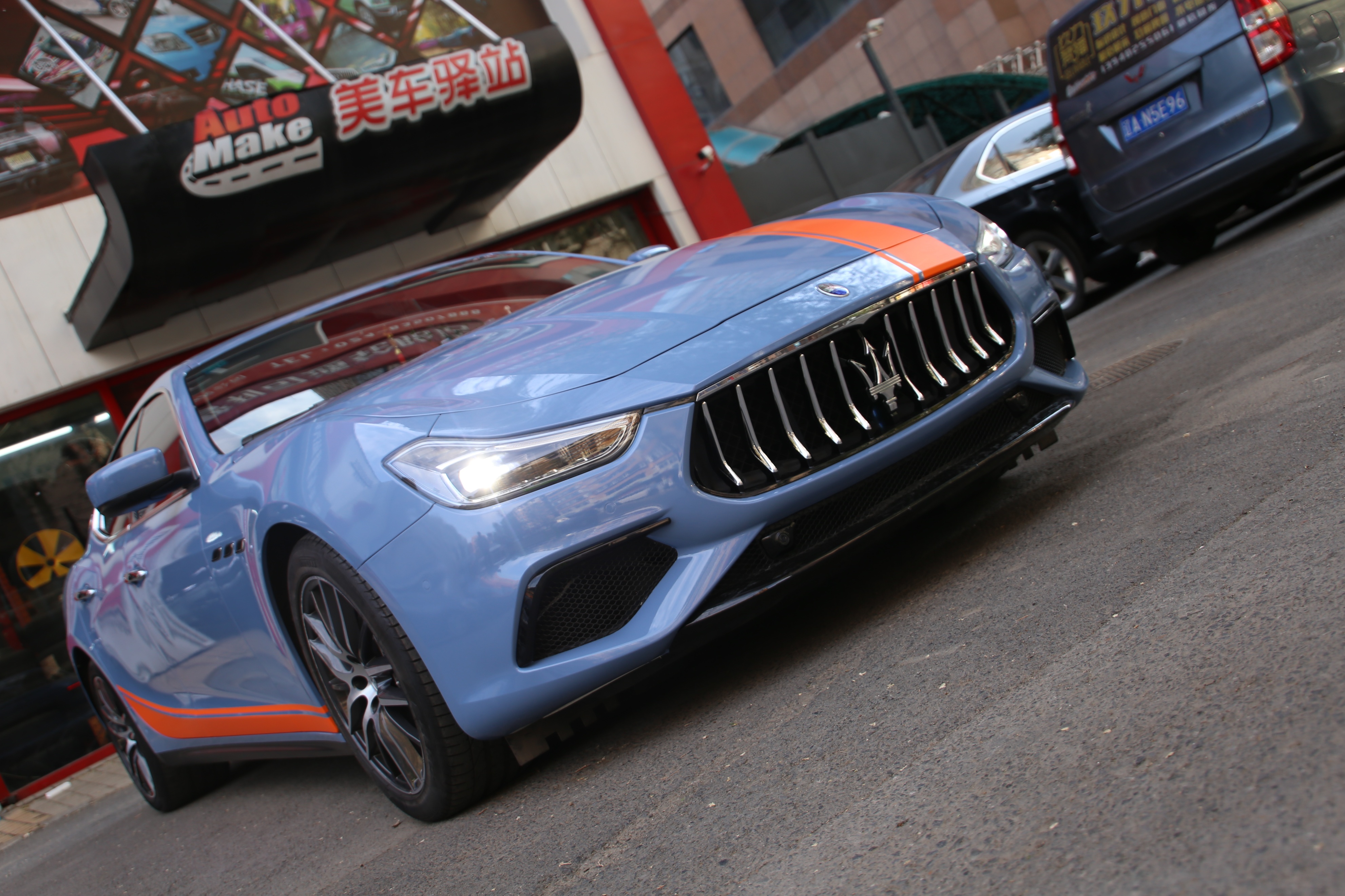 沈阳第一台玛莎拉蒂改高亮瓷器蓝,撩妹豪车还得是玛莎拉蒂