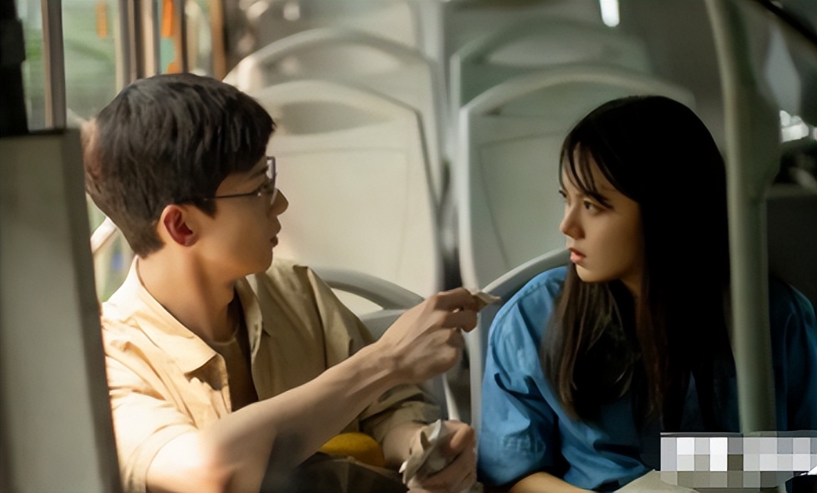 高考前夕2名男生见义勇为，错过高考引争议，考生值不值得这么做