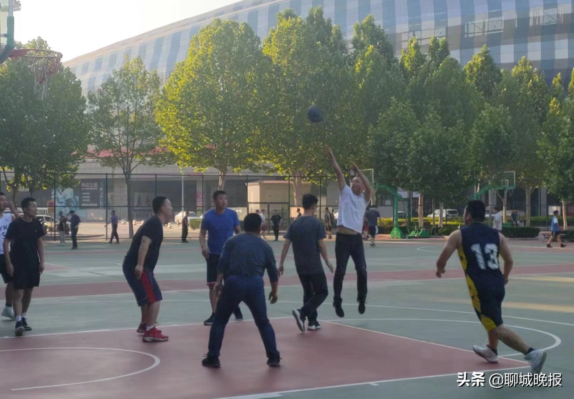 聊城篮球架厂家(聊城市体育公园打开“惠民之门”)