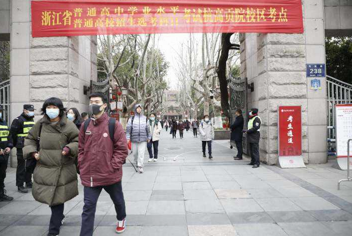 22年浙江进行“首场高考”，57万学生奔赴考场，网友却觉得不合理