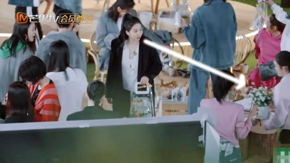 赵樱子，你是我的尬神。。​。​