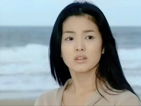 当时，韩国电视剧里的女性都长得很高，宋慧乔蔡琳也很有光泽，大长现在更是全员都是美女。