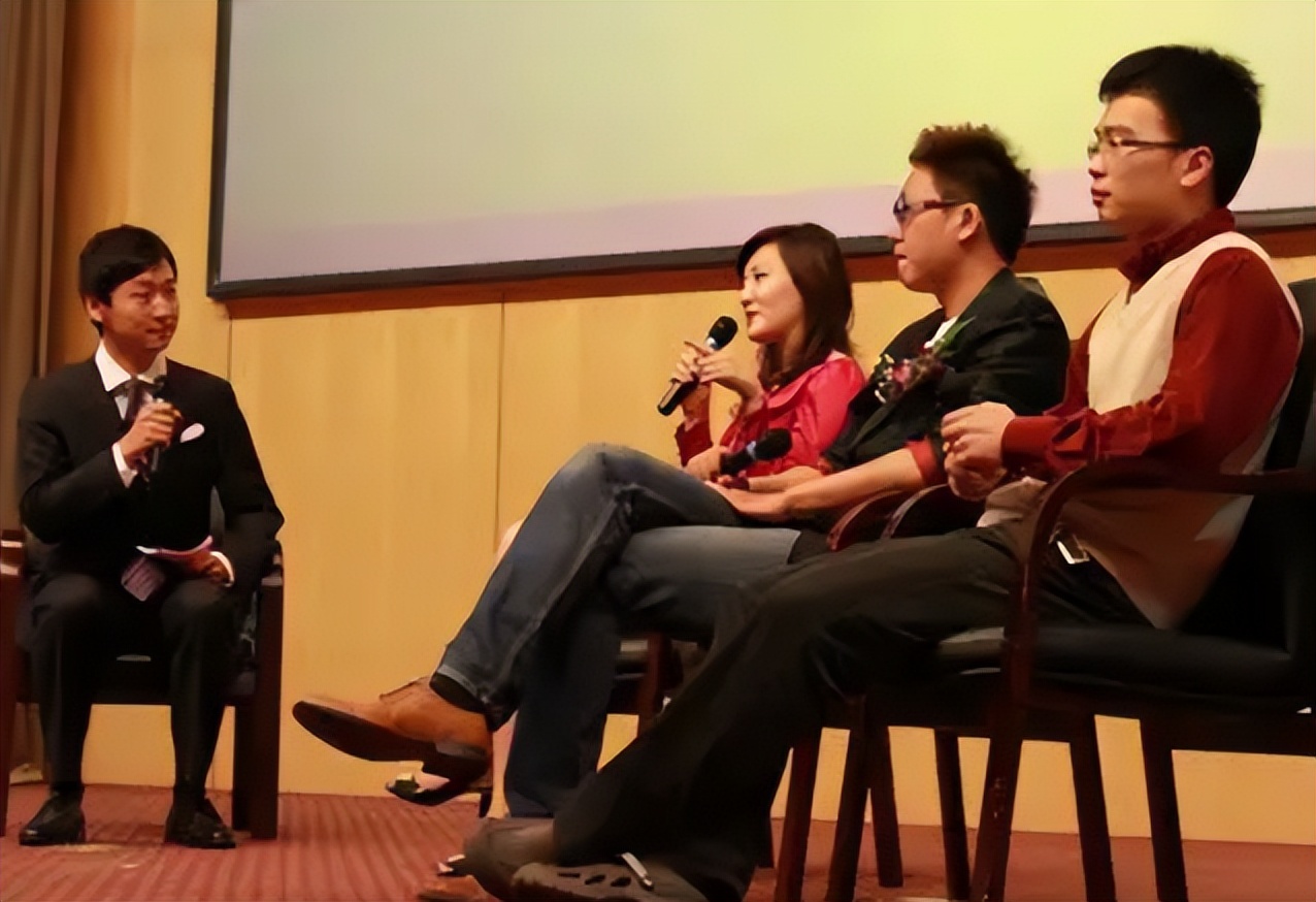 毕业多年后参加同学会，才知道在大城市工作和老家的差别，很现实