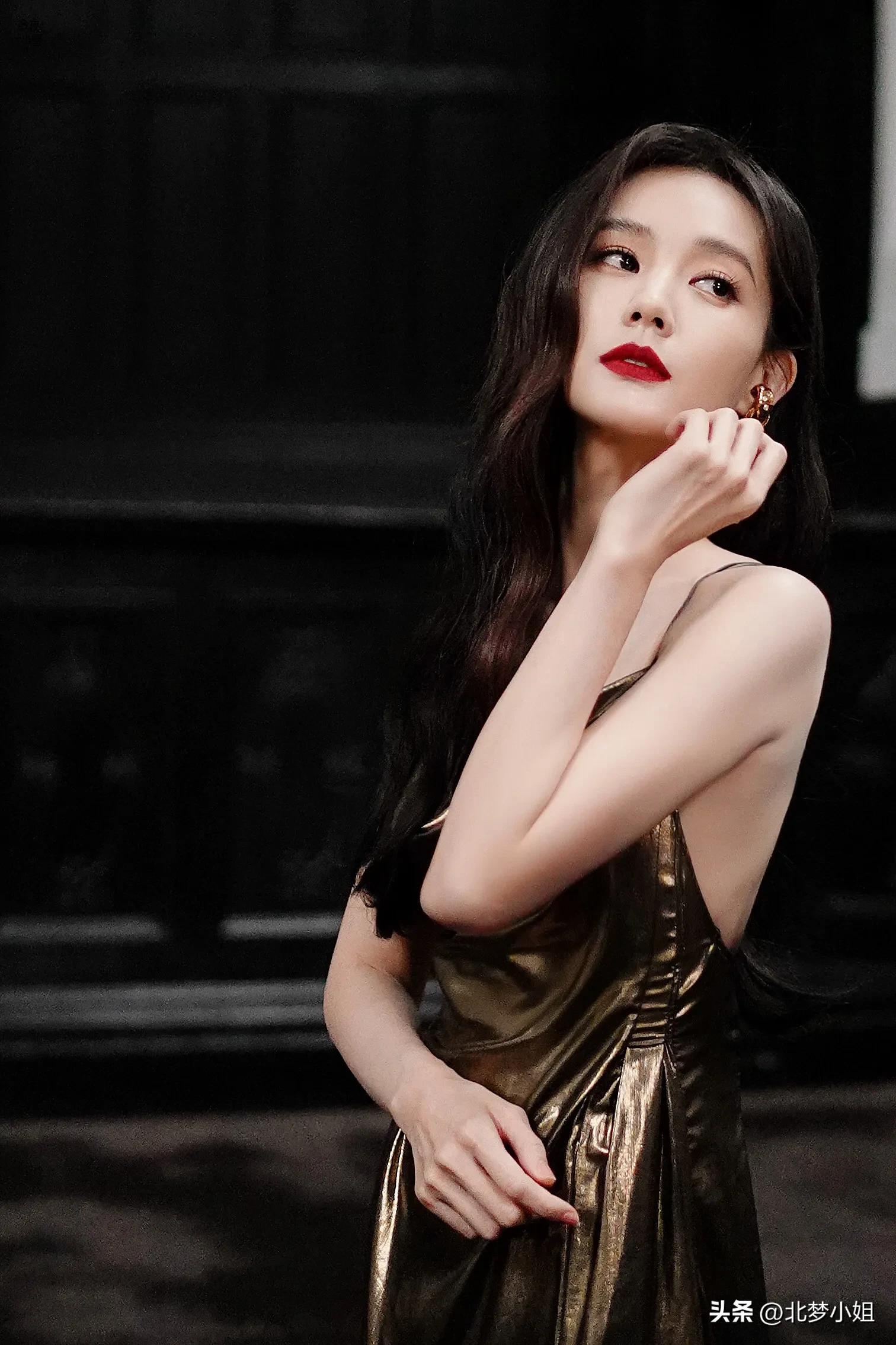 新晋女神李一桐,身材黄金比例,真是美得不可方物